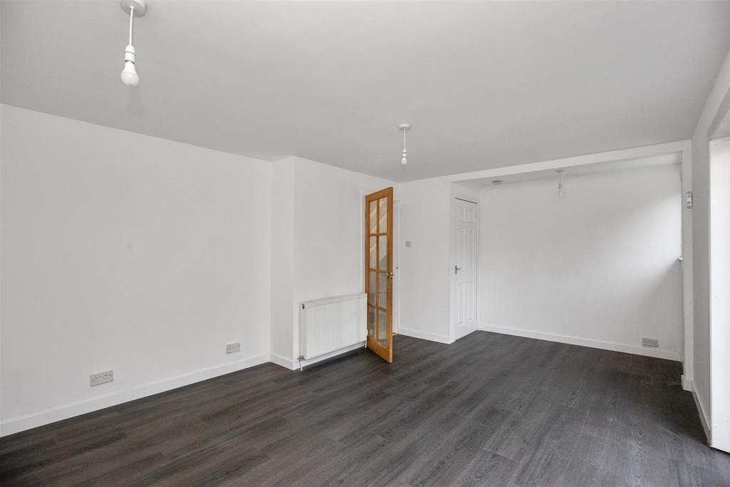 37 Concorde Way 06.jpg