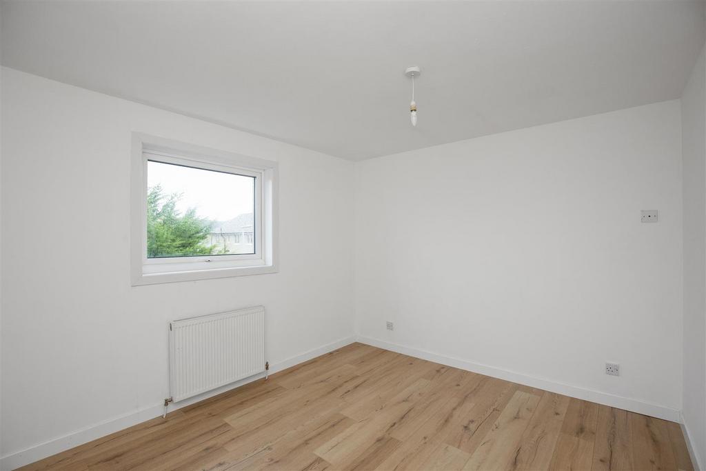 37 Concorde Way 10.jpg