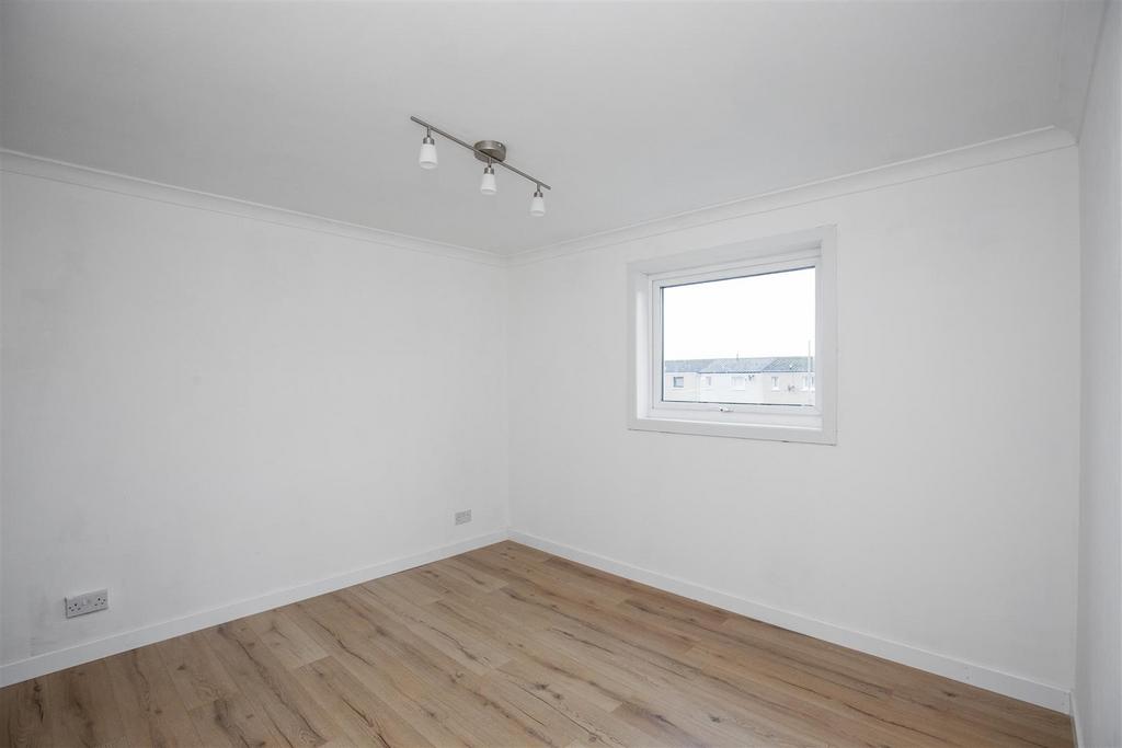 37 Concorde Way 12.jpg