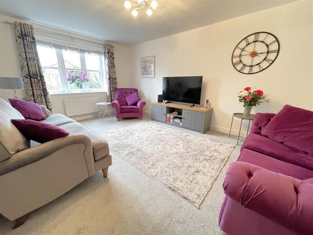 Freda Lane, Grantham Road, Bottesford 4 bed detached house for sale £
