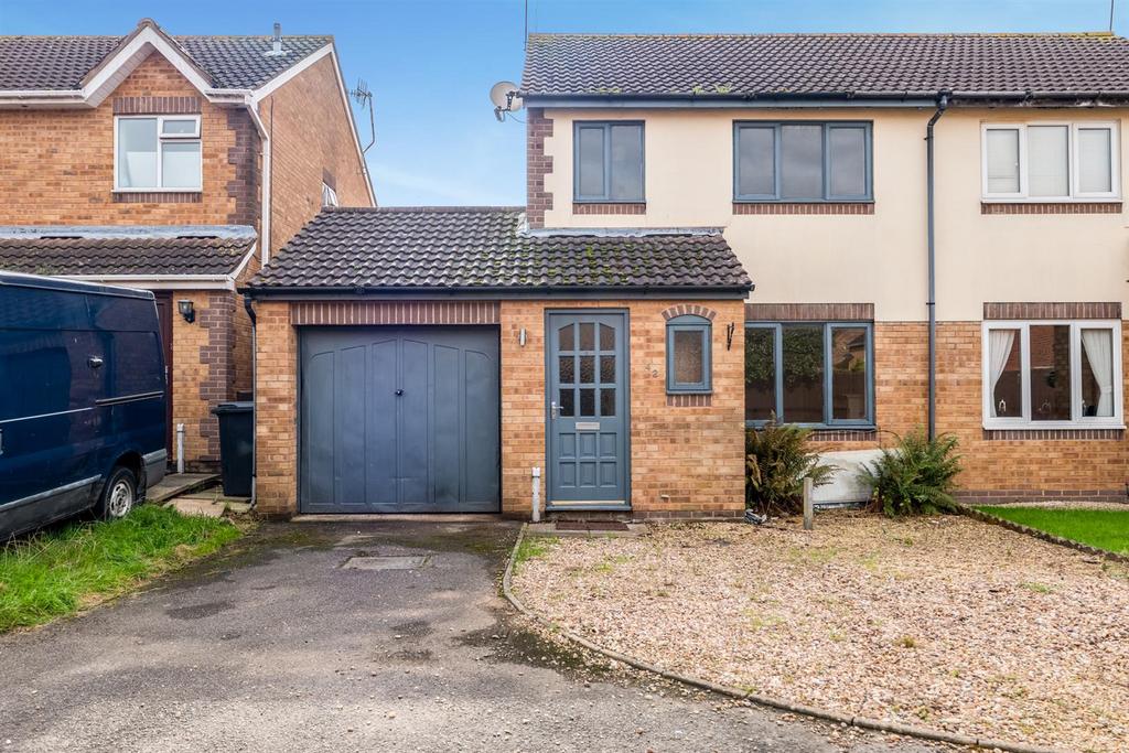 St. Philips Drive, Evesham 3 bed semidetached house for sale £250,000