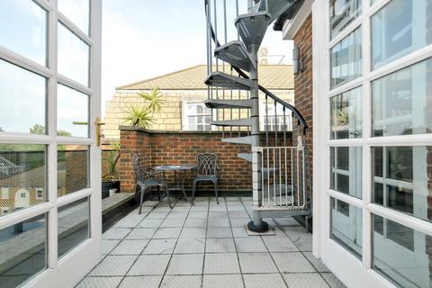 2 bedroom penthouse to rent, Stoke Newington High Street, Stoke Newington