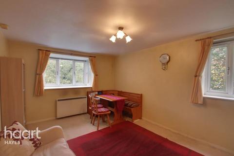 2 bedroom flat to rent, Willenhall Drive, Hayes