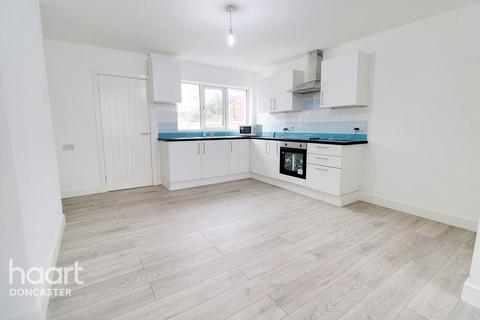 46 The Crescent, Dunscroft, Doncaster, DN7 4EW