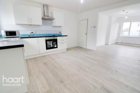 46 The Crescent, Dunscroft, Doncaster, DN7 4EW