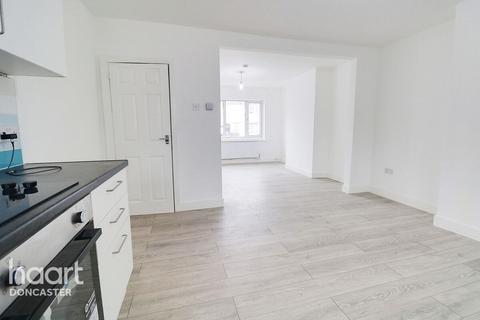 46 The Crescent, Dunscroft, Doncaster, DN7 4EW