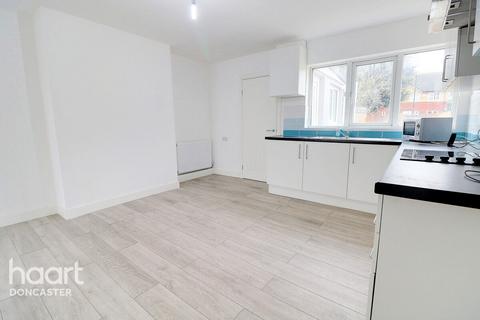 46 The Crescent, Dunscroft, Doncaster, DN7 4EW