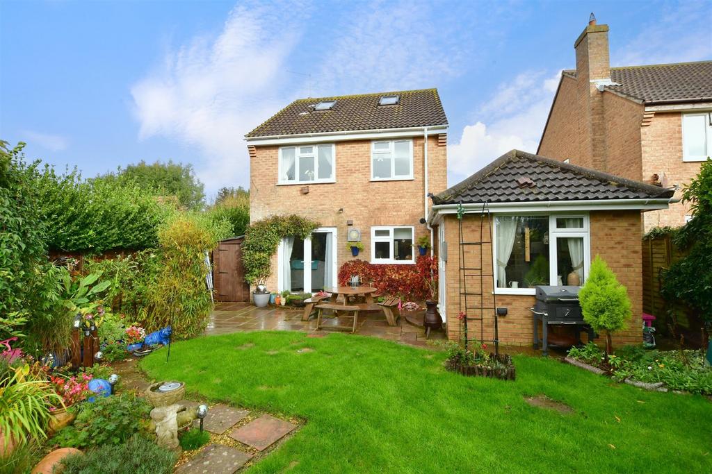 Trinity Way, Littlehampton, West Sussex 3 bed detached house for sale