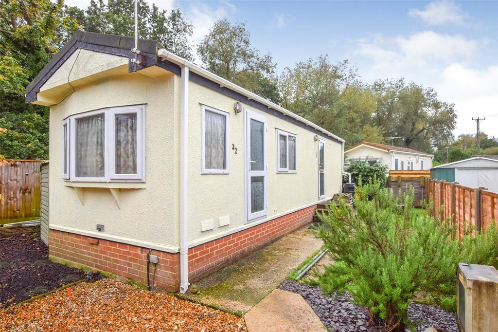 Hawley Lane, Farnborough GU14 1 bed park home for sale £72,500