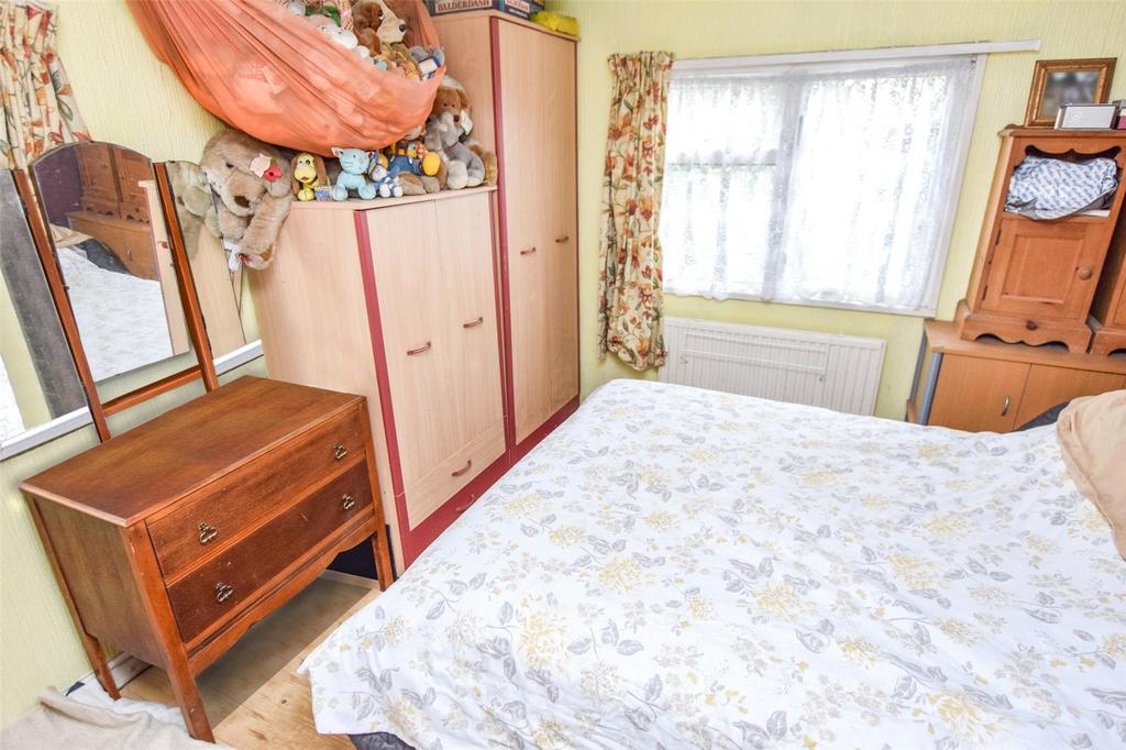 Hawley Lane, Farnborough GU14 1 bed park home for sale £72,500