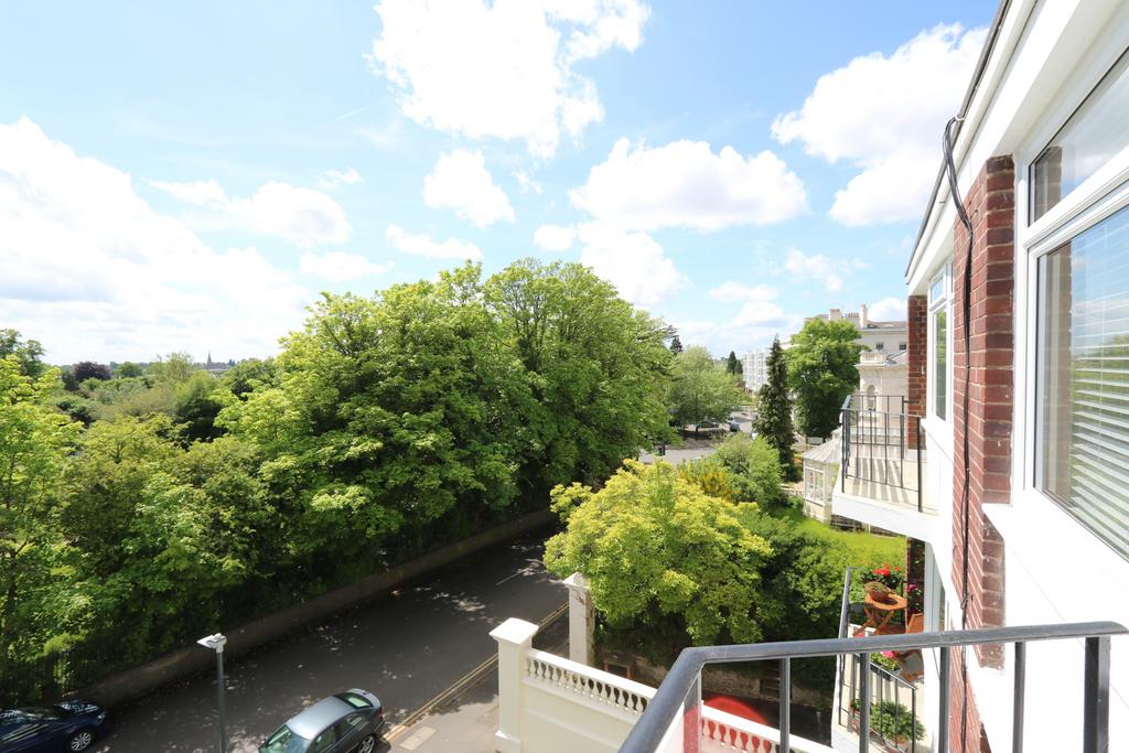 Newbold Lawn, Newbold Terrace East, Leamington Spa, CV32 2 bed flat £