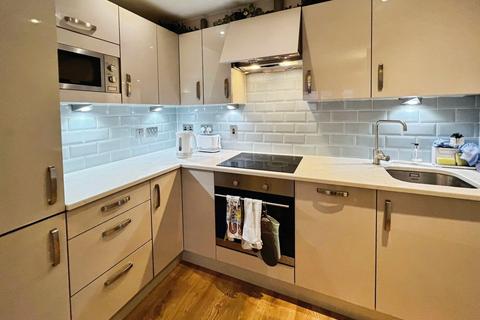 2 bedroom flat to rent, Riverside Way, Leeds, West Yorkshire, LS1