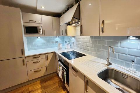 2 bedroom flat to rent, Riverside Way, Leeds, West Yorkshire, LS1