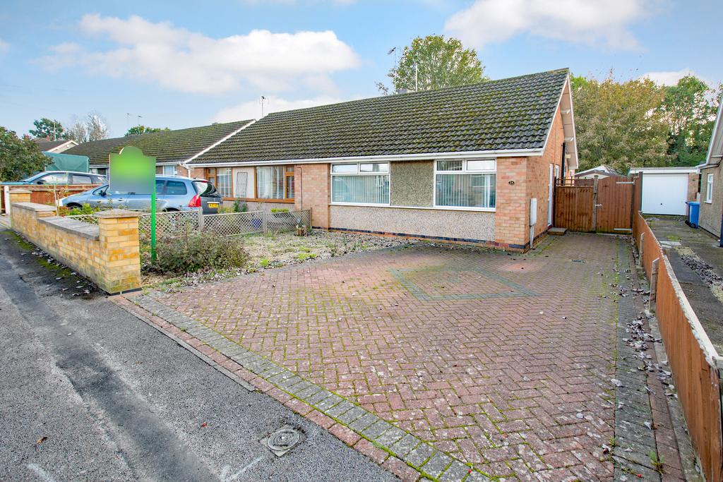 Gotch Road, Barton Seagrave, NN15 2 bed semidetached bungalow £240,000