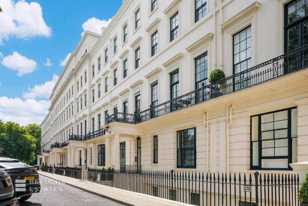Hyde Park Gardens, London, W2 2 bed apartment for sale £1,175,000