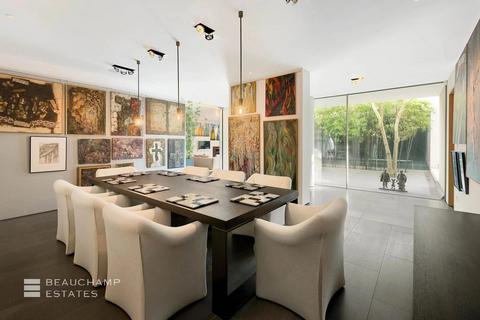 4 Pitt Street, London, W8 4NX