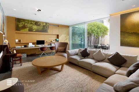 4 Pitt Street, London, W8 4NX