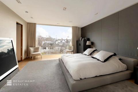4 Pitt Street, London, W8 4NX