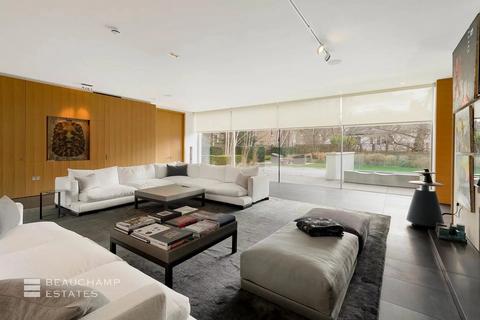 4 Pitt Street, London, W8 4NX