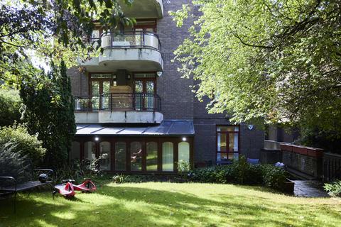 Avenue Road, London, NW8