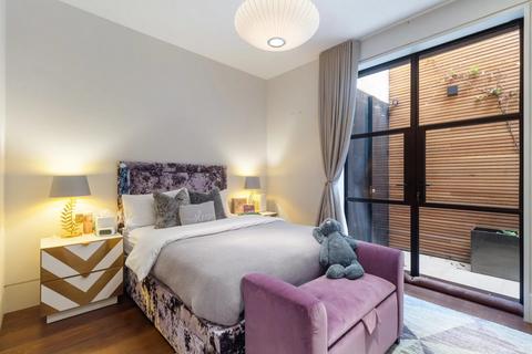 Flat 1, 16 Devonshire Place, London, W1G 6HY