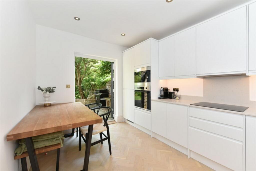 King Henrys Road, Primrose Hill, NW3 3 bed apartment for sale £2,000,000