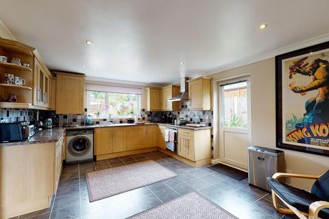 4 bedroom semi-detached house for sale, Homewood Road, Sturry, CT2