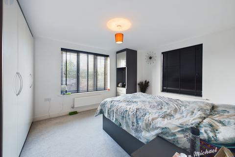 2 bedroom flat for sale, Ox Ground, Berryfields, Aylesbury
