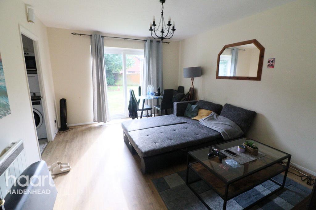 Littlebrook Avenue, Slough 2 bed apartment for sale £259,000