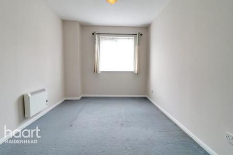 2 bedroom apartment for sale, Littlebrook Avenue, Slough