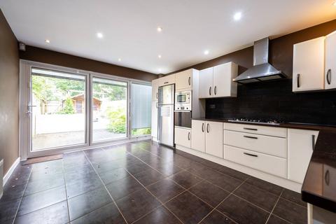 4 bedroom terraced house to rent - Elgin Road, East Croydon, Croydon, CR0