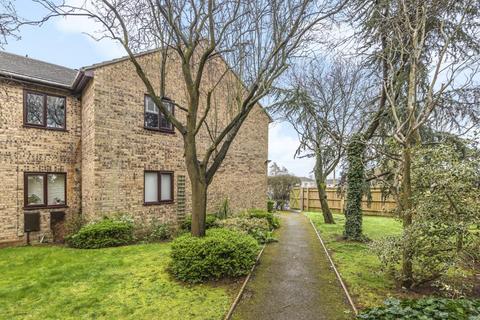 2, Dovecourt Dovetrees, Carterton, OX18 1AY