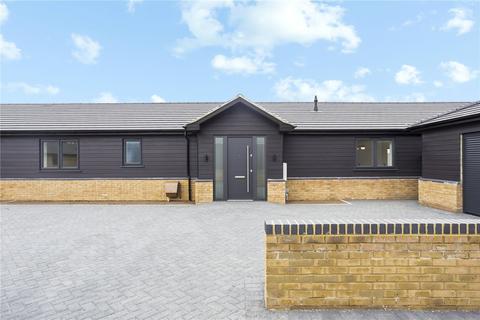 3 bedroom bungalow for sale - Greyhound Grove, Upminster, RM14