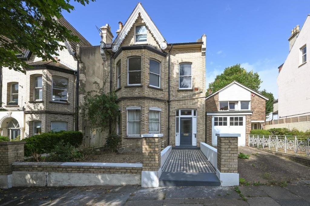 Wilbury Gardens, Hove, East Sussex, BN3 1 bed apartment for sale £325,000