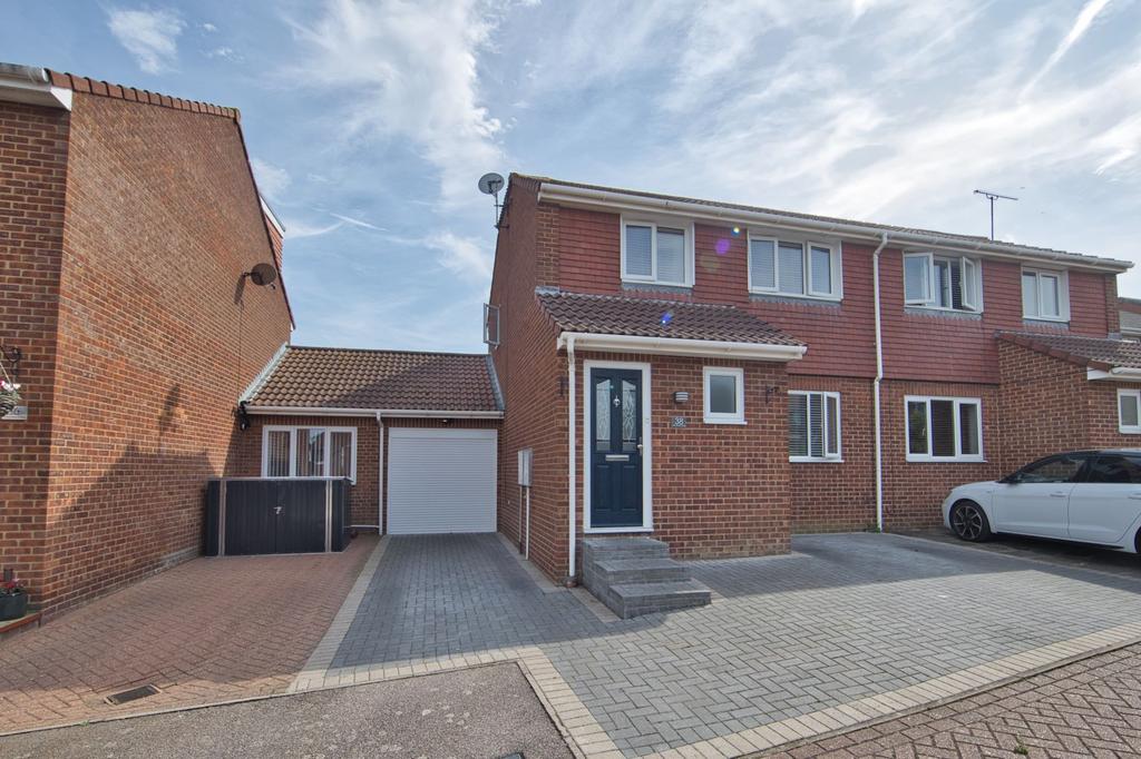Westmarsh Drive, Margate, CT9 3 bed semidetached house for sale £350,000
