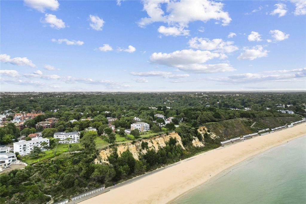 Martello Park, Canford Cliffs, Poole, Dorset, BH13 3 bed apartment for