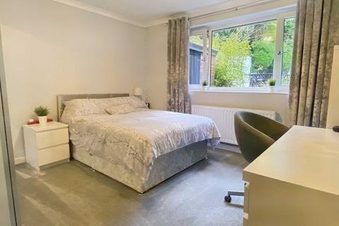 9 Thorncliffe Park, Royton, Oldham, OL2 5RX