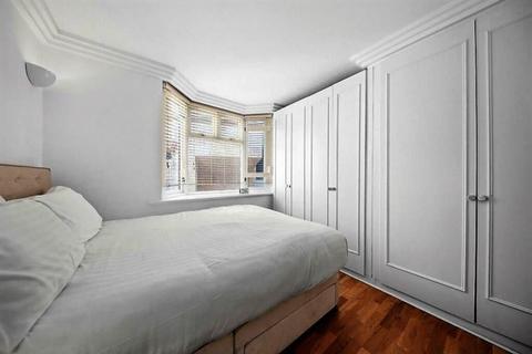 2 bedroom flat to rent, W1K