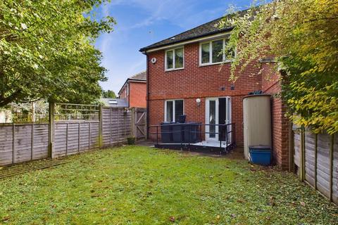 6 Kerr Close, South Croydon, CR2 8AT