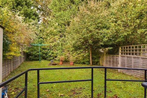 6 Kerr Close, South Croydon, CR2 8AT