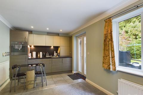 6 Kerr Close, South Croydon, CR2 8AT