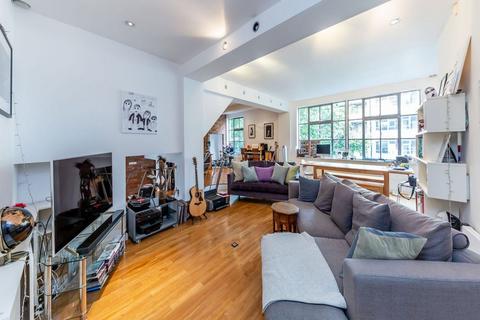 2 bedroom apartment to rent, EC1V