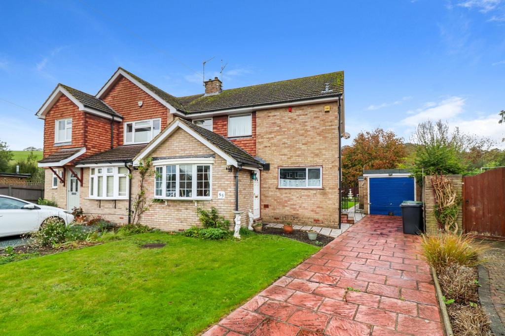 Stratford Drive, Wooburn Green... 3 bed semidetached house for sale