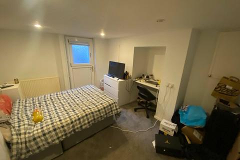 1 bedroom in a house share to rent - Trelawn Terrace, Leeds LS6