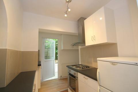 2 bedroom flat for sale, Archway Road, Highgate, N6