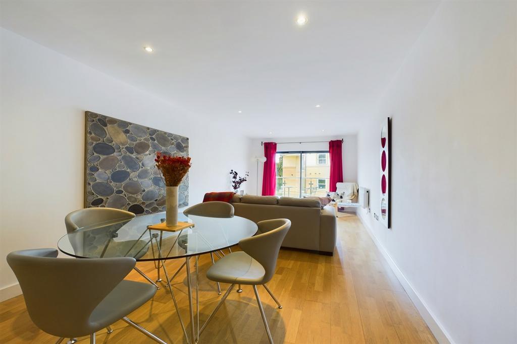 Grove Park Oval, Gosforth, Newcastle Upon Tyne 2 bed apartment to rent £1,400 pcm (£323 pw)