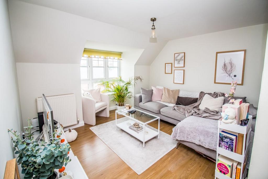 Lauder Way, Pelaw, Gateshead, NE10 2 bed apartment £110,000