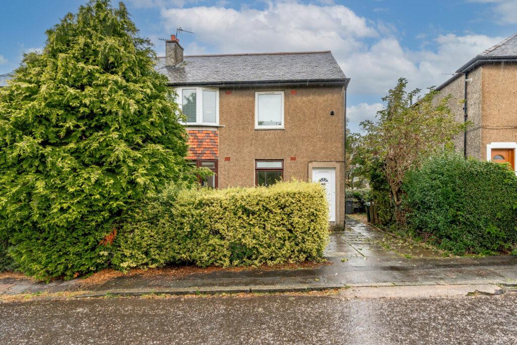 19 Carrick Knowe Hill, Edinburgh, EH12 7BR 2 bed flat for sale £180,000