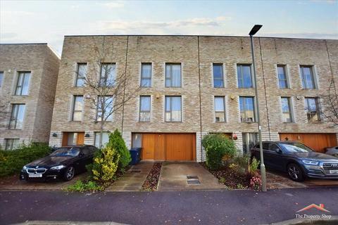 4 bedroom townhouse for sale, Camborne Avenue, Edgware