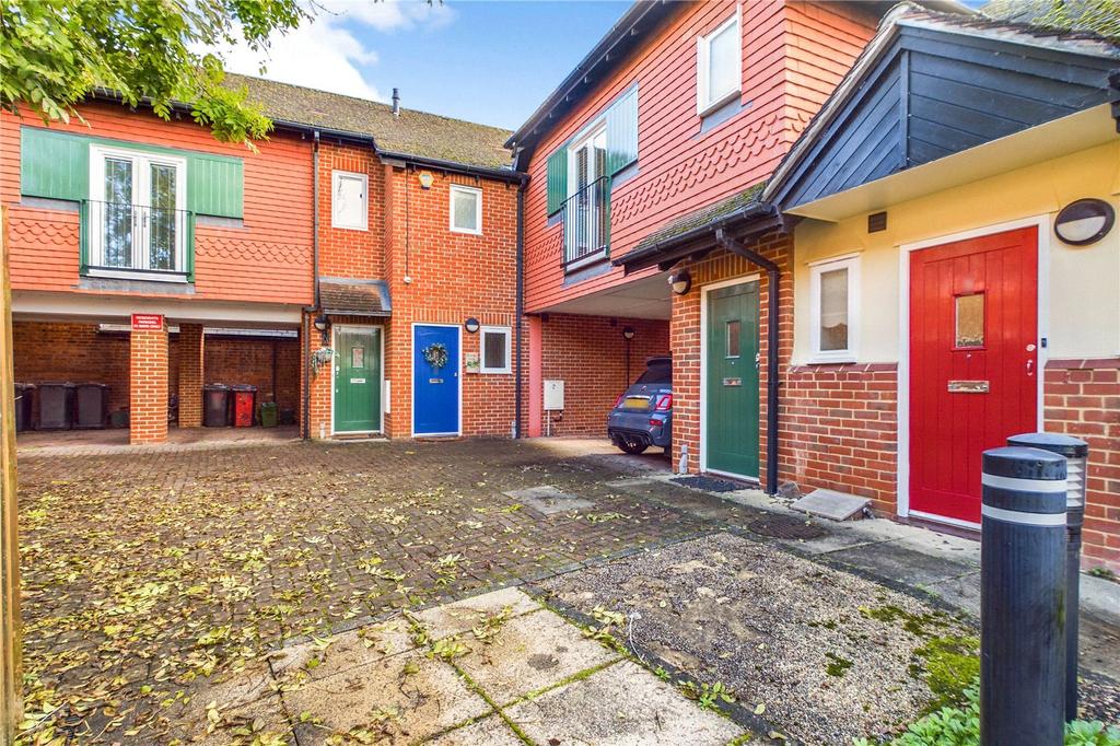 Angel Court, High Street, Theale, Reading, RG7 2 bed house for sale £